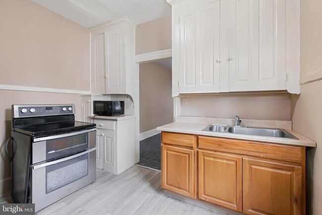 Photo - 443 Manor St
