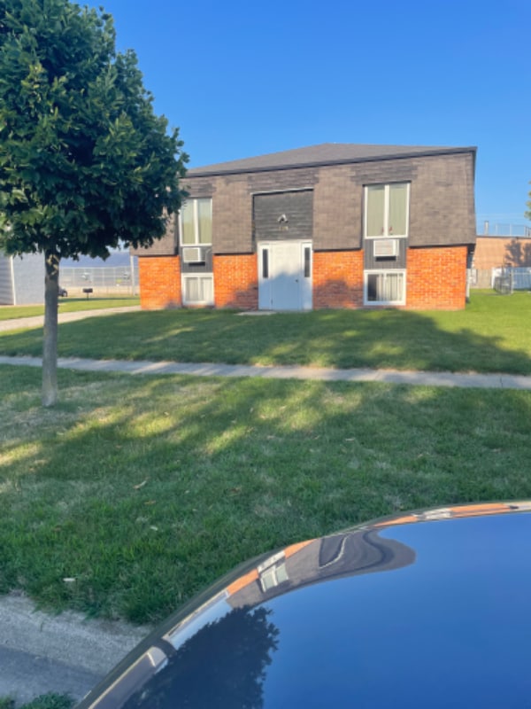 Building Photo - 905 Illini Ave Rental