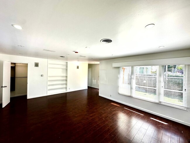 Photo - 607 N El Molino Ave Unit 607