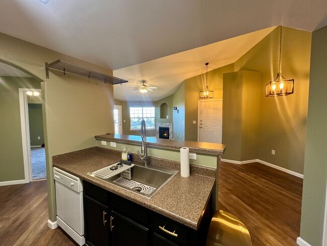 Photo - 1 bed 1 bath w/ Beautiful Mountain views! Unit 306