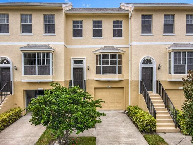 Building Photo - 1680 42nd Square Rental
