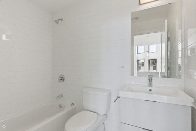 Photo - 2012 W Grand Ave Unit 2F