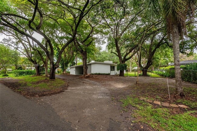 Building Photo - 12725 SW 80th Ave