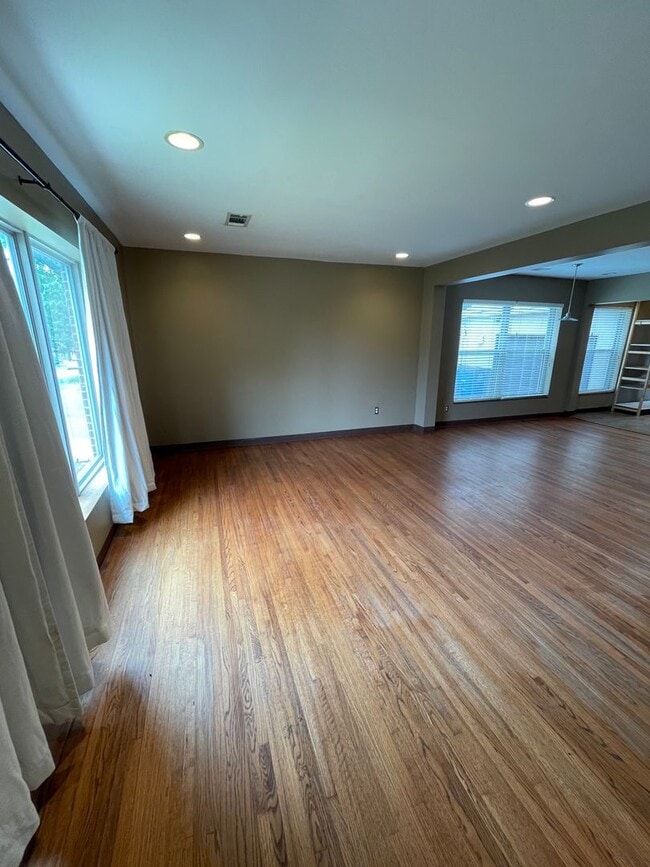 Photo - Updated Florence Park South Bungalow! 2 Bed, 1 Bath - Open Floorplan!