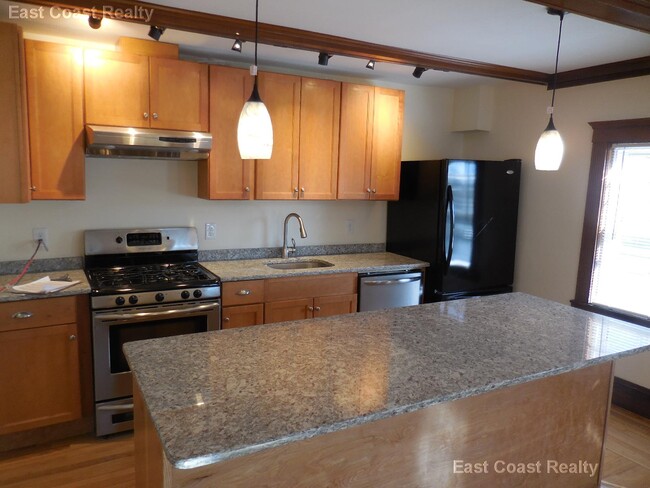 Building Photo - 34 Bentley St Unit 2 Rental