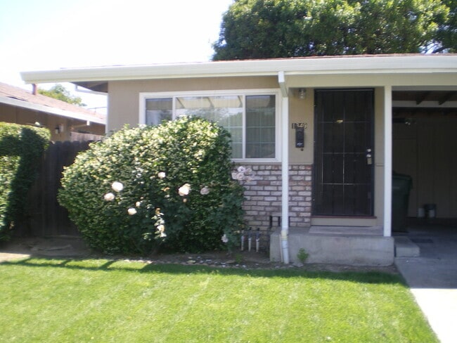Building Photo - White Drive 1347/1349 Unit 1349 Rental