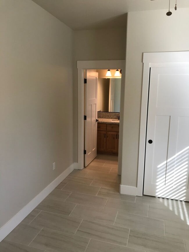 Photo - SPACIOUS 3 BEDROOM 3.5 BATHROOM HOME With Washer and Dryer!