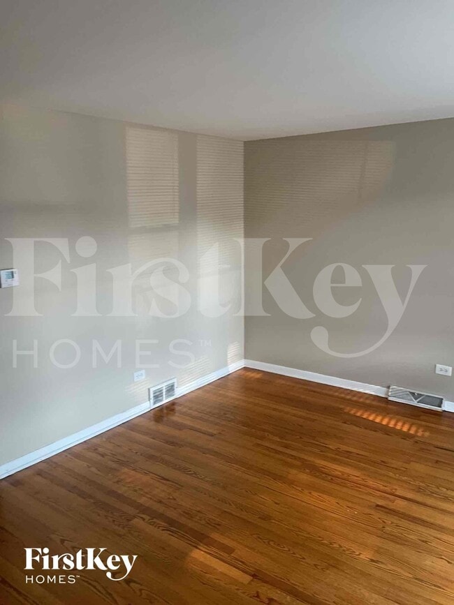 Photo - 8725 S Luella Ave