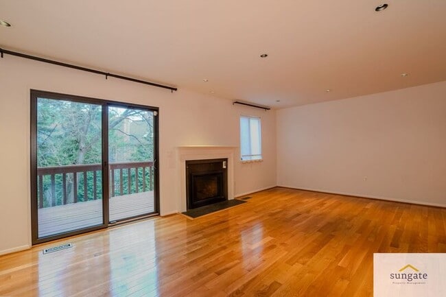 Photo - 418 Five Farms Ln