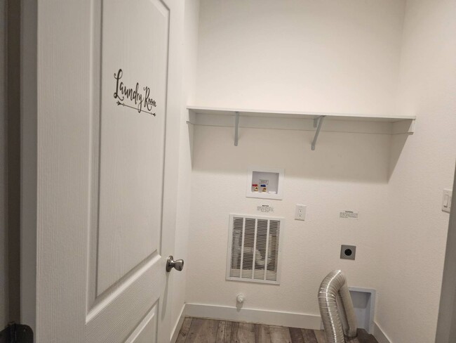 Photo - 370 E Lassen Ave