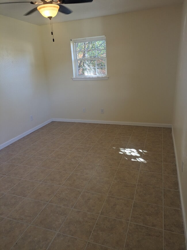 Photo - 120 Sandy Ln