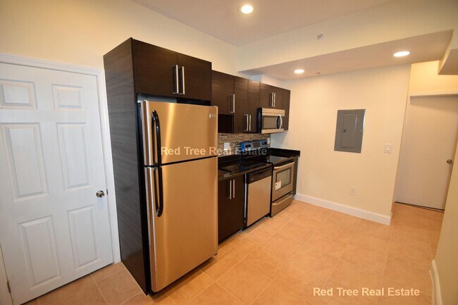 Photo - 1163 Beacon St