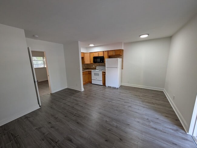 Building Photo - 826 NE 16th St