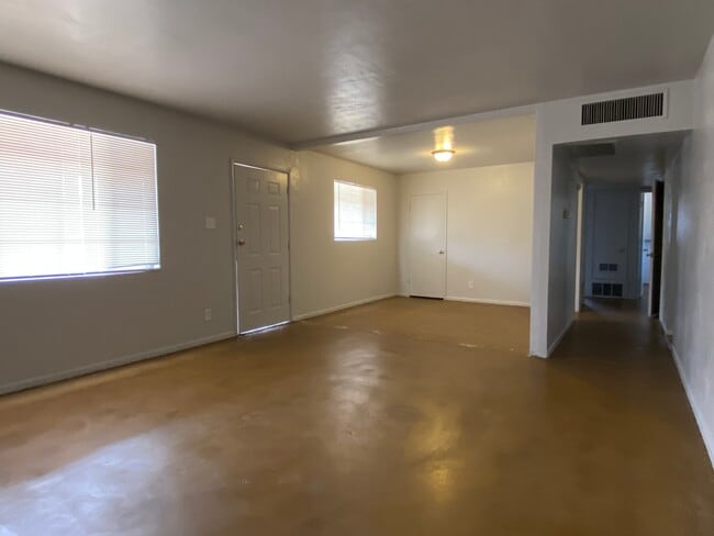 Photo - 1014 W 17th Pl