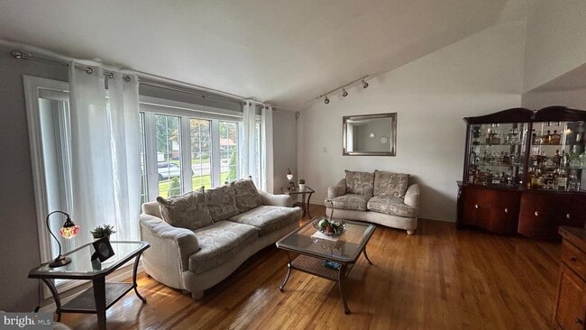 Photo - 121 Kingfield Rd
