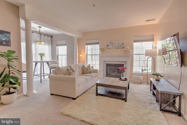 Photo - 5932 Founders Hill Dr Unit 202