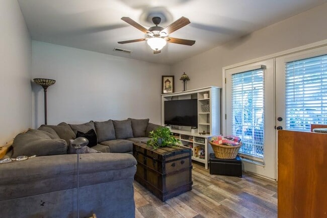 Photo - 737 Cherokee Ave SE Unidad Carriage House