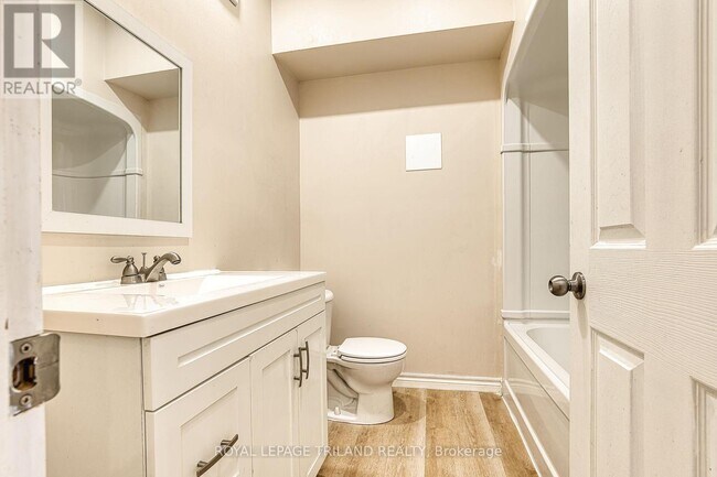 Photo - 80 Albert St Unit 103