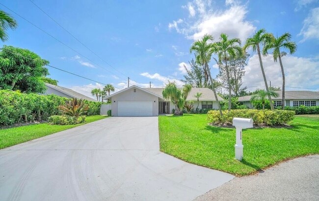 Photo - 654 West Dr