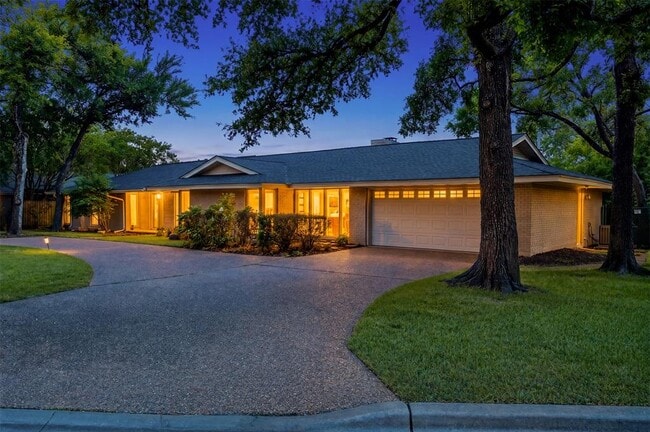 Building Photo - 6808 Mesa Dr