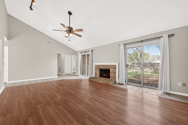 Building Photo - 3111 E Heatherock Cir