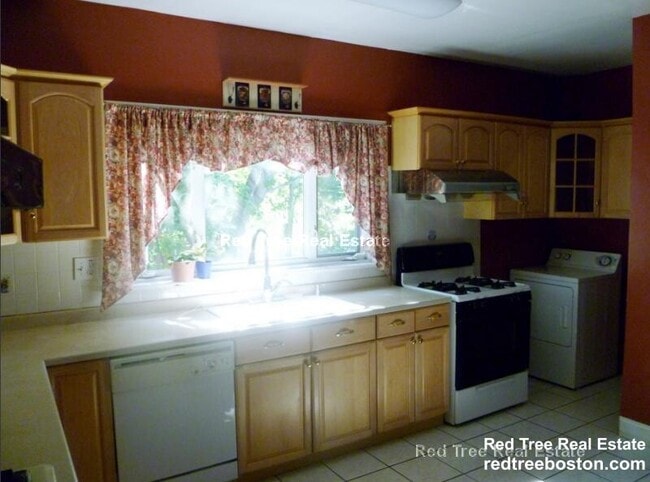 12 Verndale St Unit 6-beds 3-bathU1