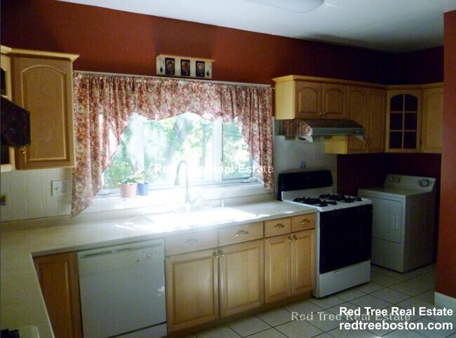 Photo - 12 Verndale St Unit 6-beds 3-bathU1