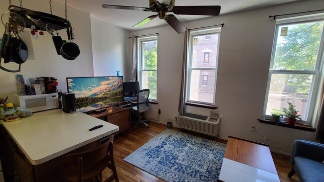 Photo - 308 9th St Unit 2G