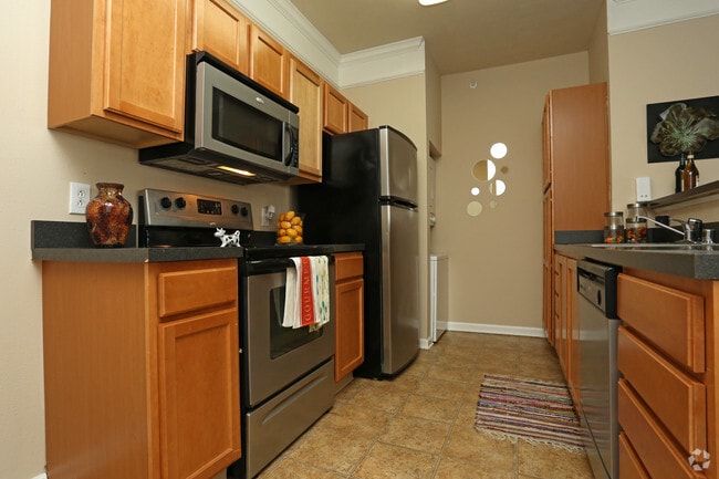 2 Bed, 2 Bath Deluxe Kitchen