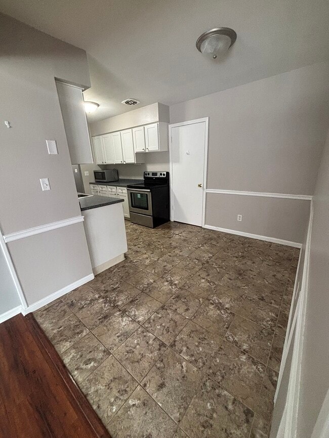 Beautifully maintained 3BR, 2BA Condominium - Beautifully maintained 3BR, 2BA Condominium