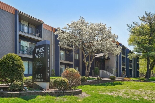 Photo - Park West Apartments