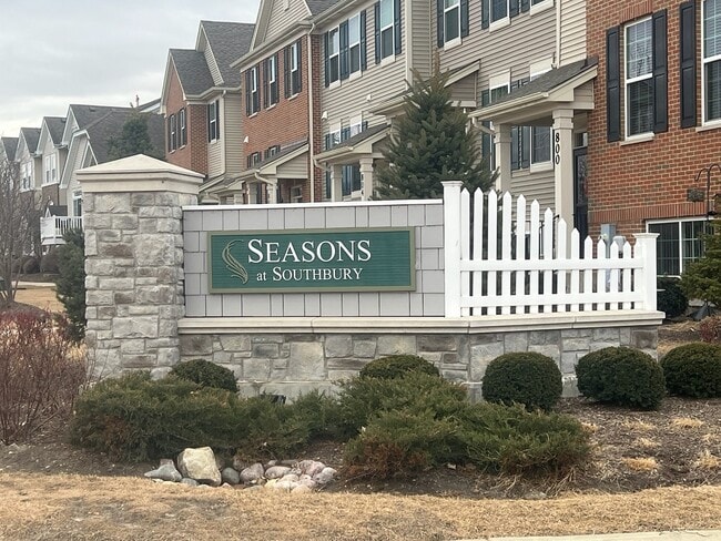 Photo - 285 Lakeshore Dr