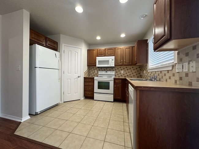 Photo - 3bed, 2bath 1,160sq.ft. 2car garage home i...