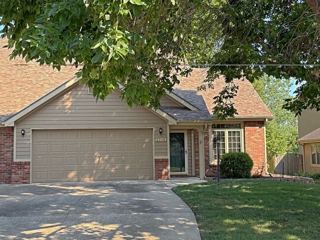 Building Photo - 2716 Larkspur Ct
