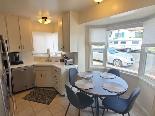 Photo - 1558-1564 Ebers St Unit 1564