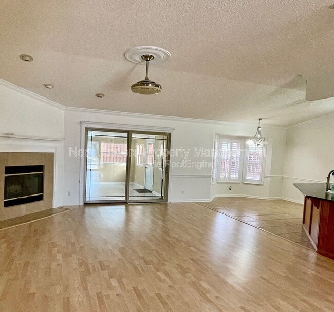 Photo - 2127 Forest Gate Dr W