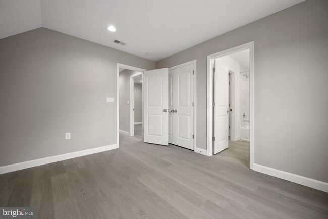 Photo - 2253 Papermill Rd