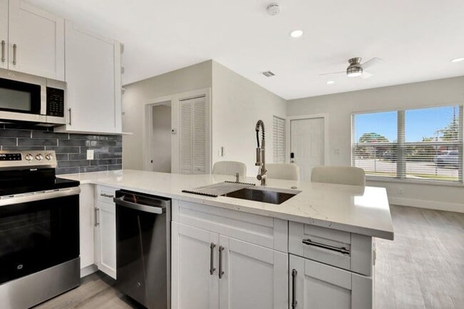 Photo - 1335 Lee St
