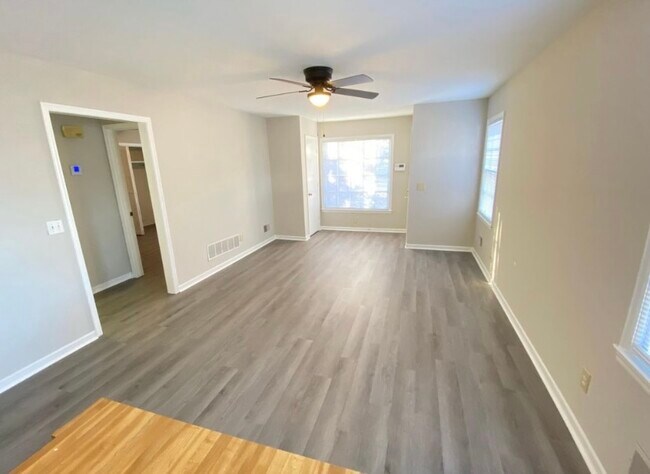 Photo - 1826 Burnham St