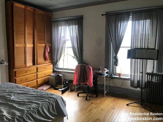 Photo - 515 Massachusetts Ave