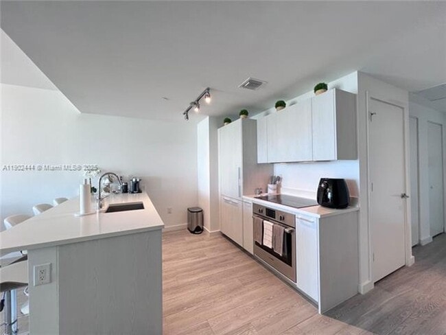 Photo - 501 NE 31st St Unidad 501 NE 31st St  2810