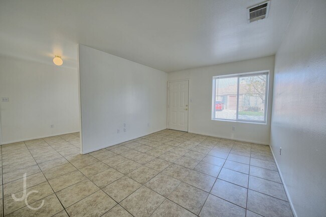 1308 Reddick Ln