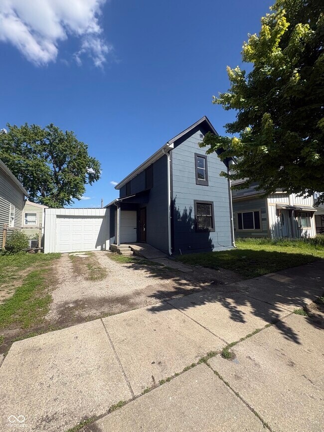 Photo - 2221 Station St