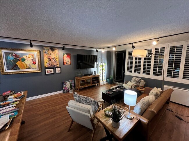 Building Photo - 3883 Turtle Creek Blvd Unit 1712