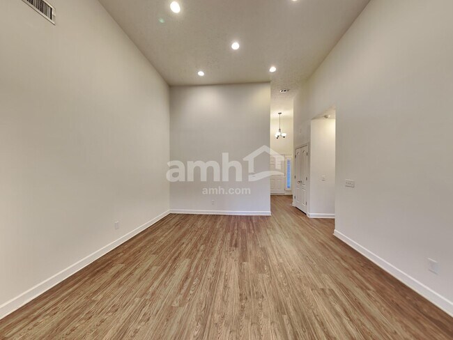 Photo - 929 Morning Rd