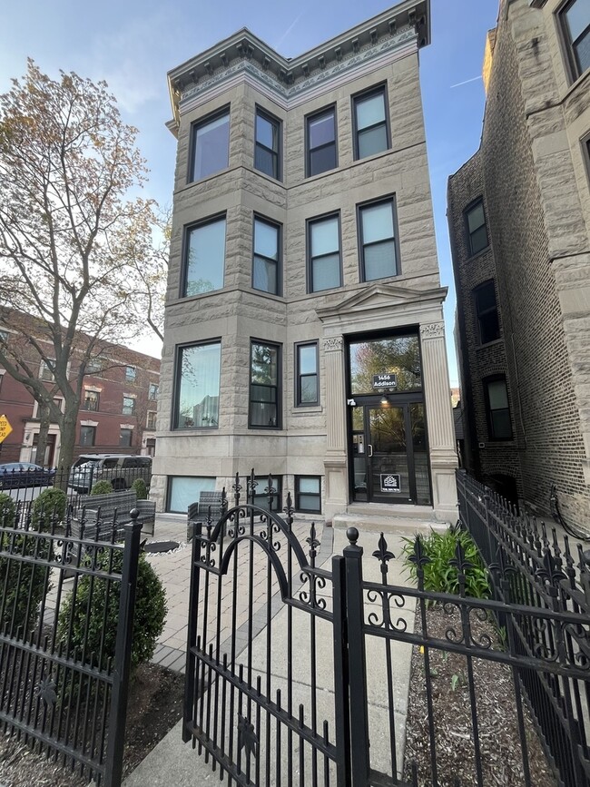 Building Photo - 1456 W Addison St
