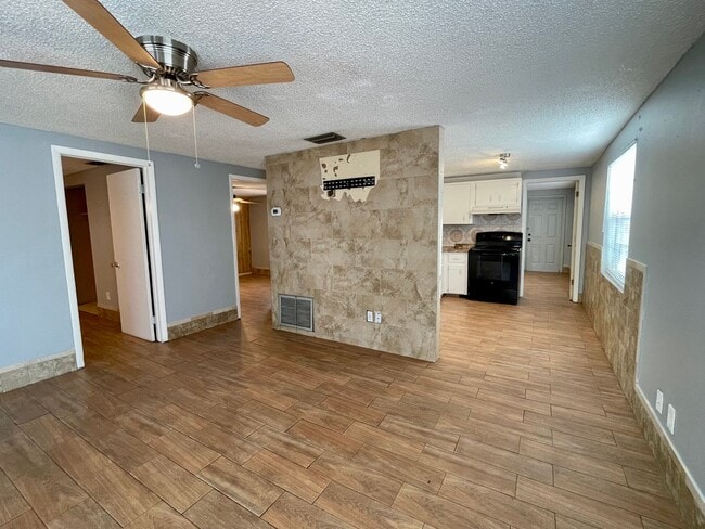 Building Photo - Sunny Lakes Unit 512