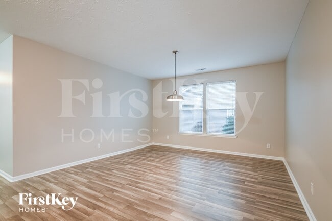 Photo - 1536 Maplewood Ln