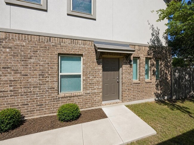 Photo - 2304 S Lakeline Blvd Unidad 251