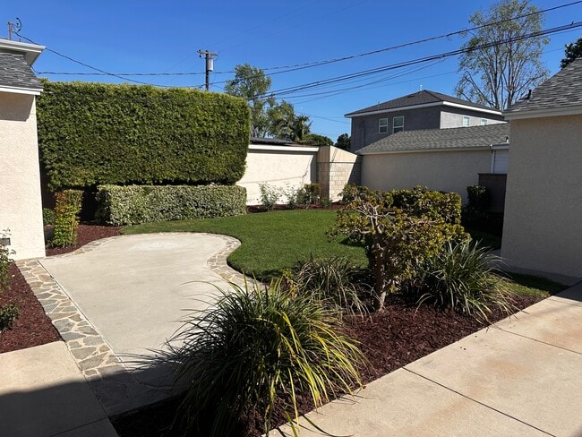 Photo - 5818 E Scrivener St